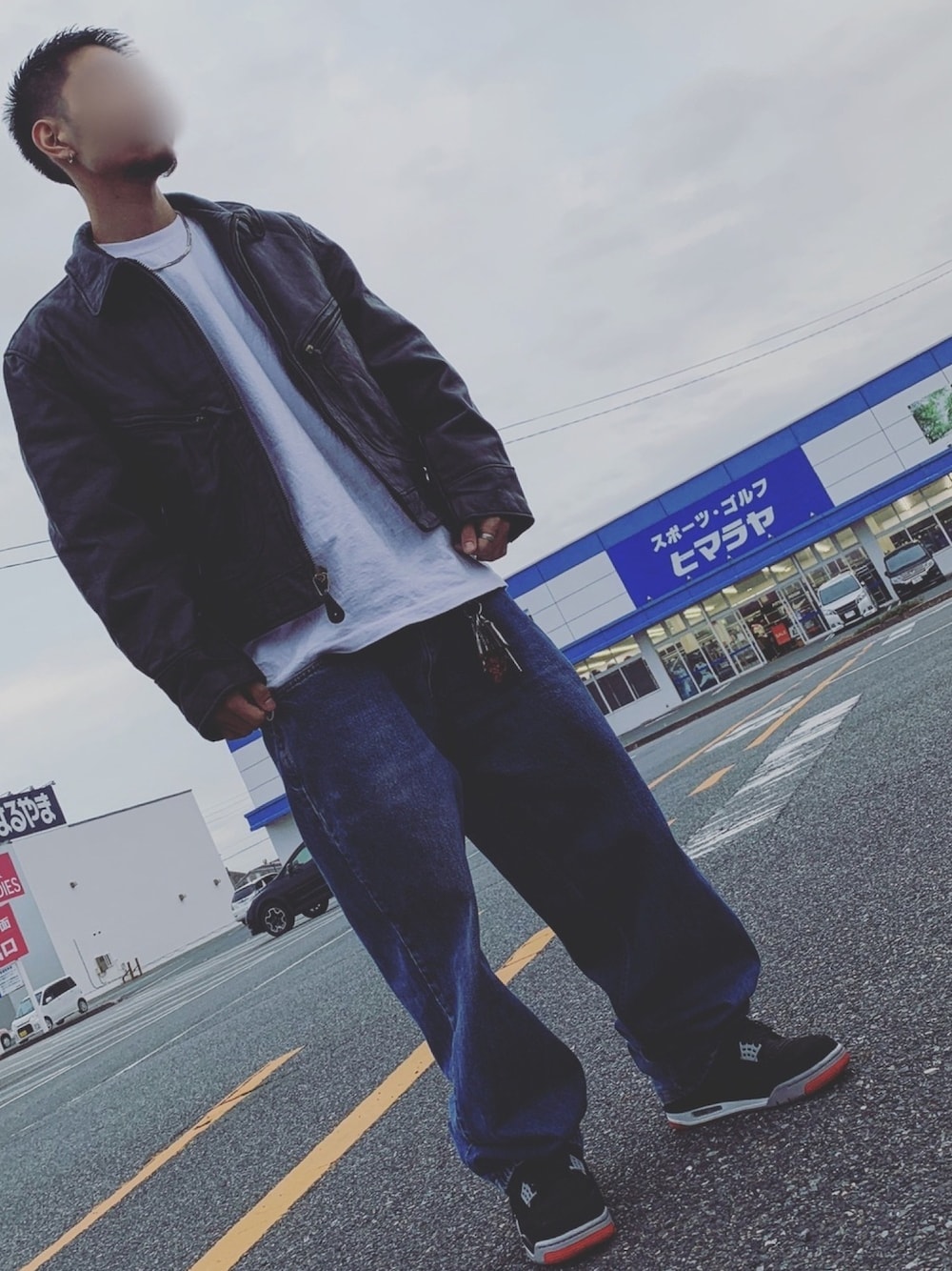 「古着MIX、おしゃれさんと繋がりたい、相互フォロー、AJ4、シルバータブ、silver tab、SCHOTT、レザージャケット、ライダースジャケット、デニムパンツ」｜「PRO CLUB のアイテム（Tシャツ/カットソー、ホワイト系）」を使った、鮫ハダさん（メンズ・168cm）の冬コーディネートの1枚目の写真