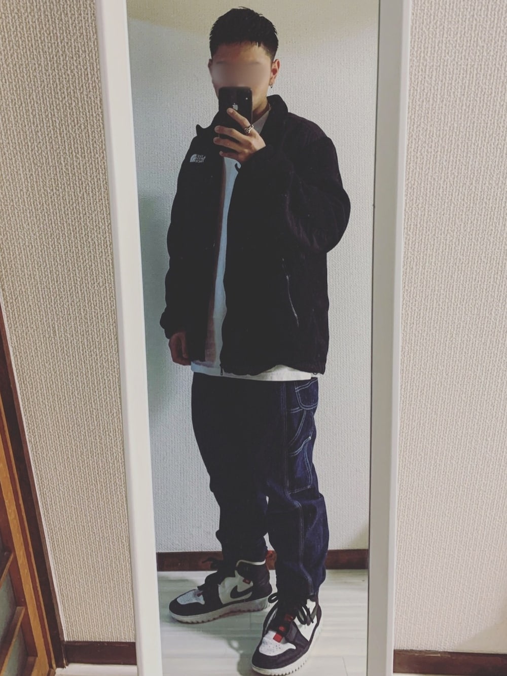 「お洒落さんとつながりたい、秋冬コーデ、古着、LEE、THE NORTH FACE、フリース、デニムパンツ、ペインターパンツ、相互フォロー、ストリート」｜「THE NORTH FACEのアイテム（その他アウター、ブラック系）」を使った、鮫ハダさん（メンズ・168cm）の冬コーディネートの1枚目の写真