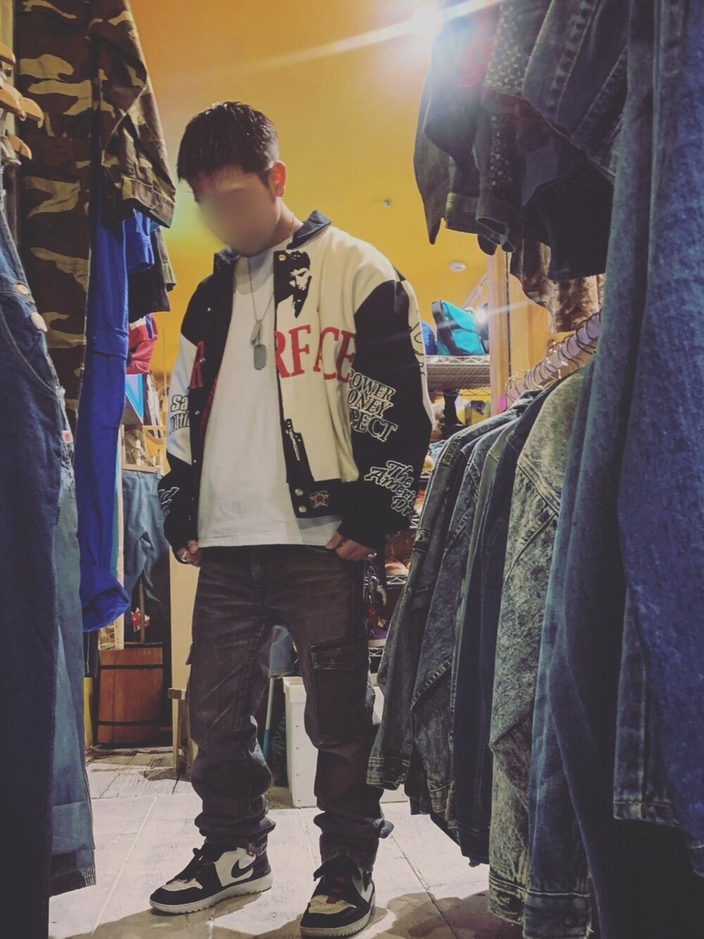 「おしゃれさんと繋がりたい、春コーデ、デニム、古着コーデ、古着、古着MIX、NEIGHBORHOOD、SCARFACE、レーシングジャケット、相互フォロー」｜「Scarfaceのアイテム（ジャケット/アウター、ブラック系）」を使った、鮫ハダさん（メンズ・168cm）の冬コーディネートの1枚目の写真