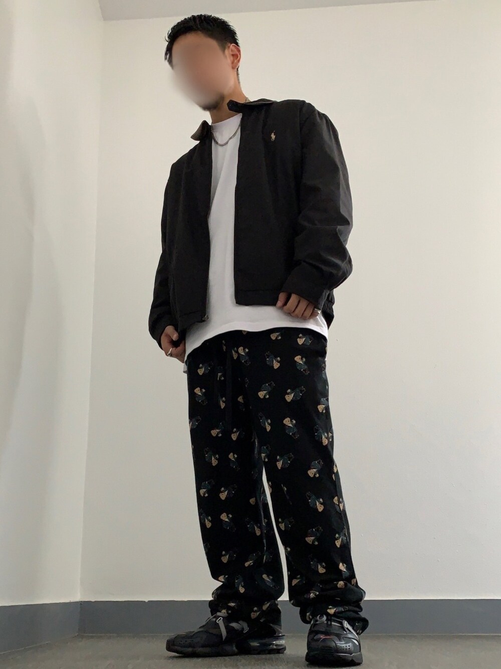 「お洒落さんとつながりたい、春コーデ、ラルフローレン、Polo Ralph Lauren、エアマックス、相互フォロー、春、スウィングトップ、カジュアル、いいね、save、フォローお願いします🤑」｜「POLO RALPH LAURENのスウィングトップ（ジャケット/アウター、ブラック系）」を使った、鮫ハダさん（メンズ・168cm）の冬コーディネートの1枚目の写真