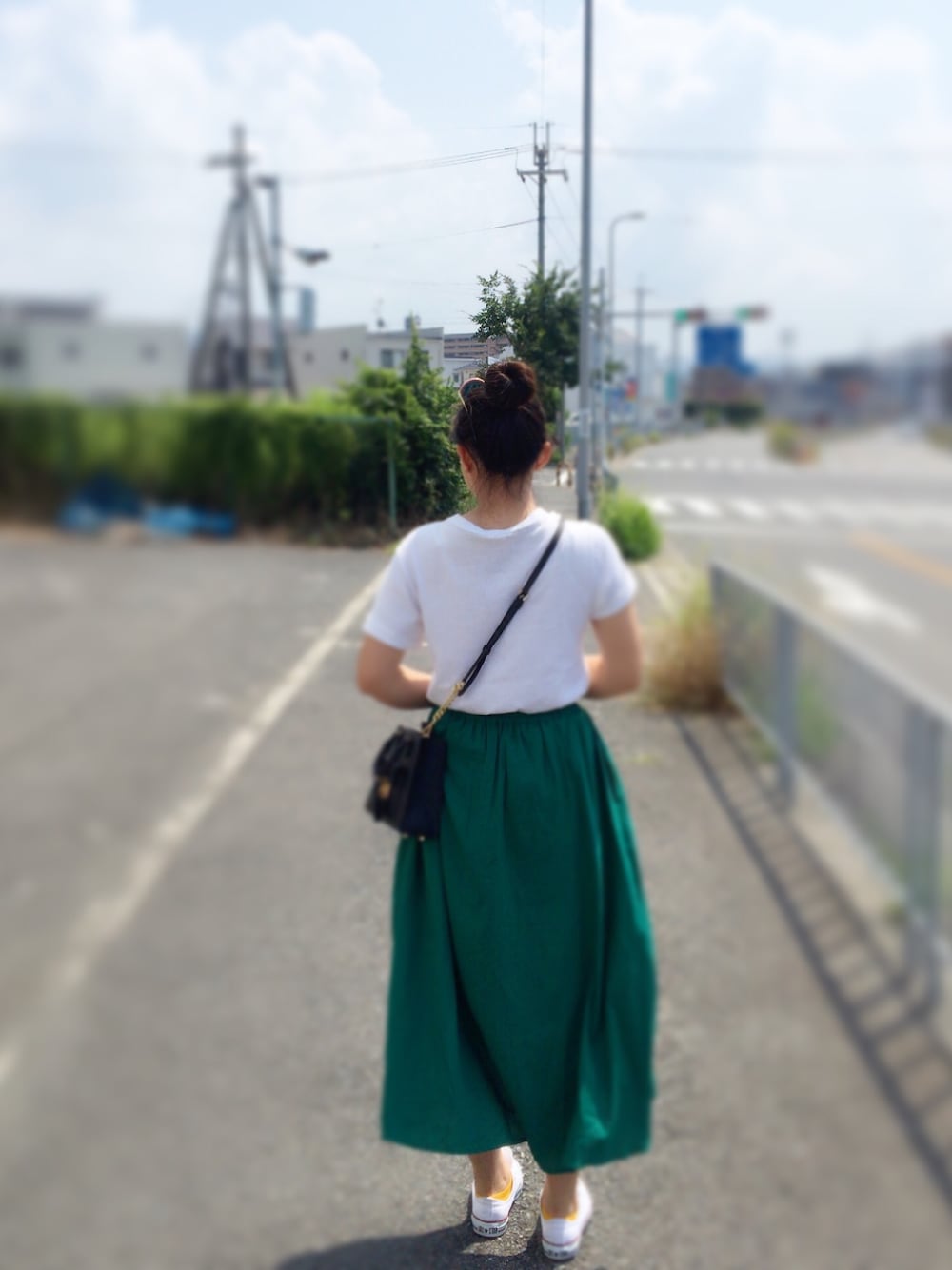 「花火大会、白浜、夏コーデ、緑のスカート」｜「Championの【CHAMPION】ロゴTシャツ（Tシャツ/カットソー、ホワイト系）」を使った、Hsüanさん（レディース・158cm）の夏コーディネートの1枚目の写真