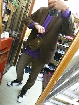 「CASIO」｜「アイテム（スウェット）」を使った、Akiさん（メンズ・176cm）の冬コーディネート
