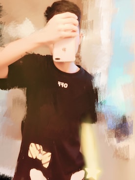 「off white（オフホワイト）のアイテム（カーゴパンツ）」を使った、楓の絕倫さん（メンズ・175cm）の夏コーディネート