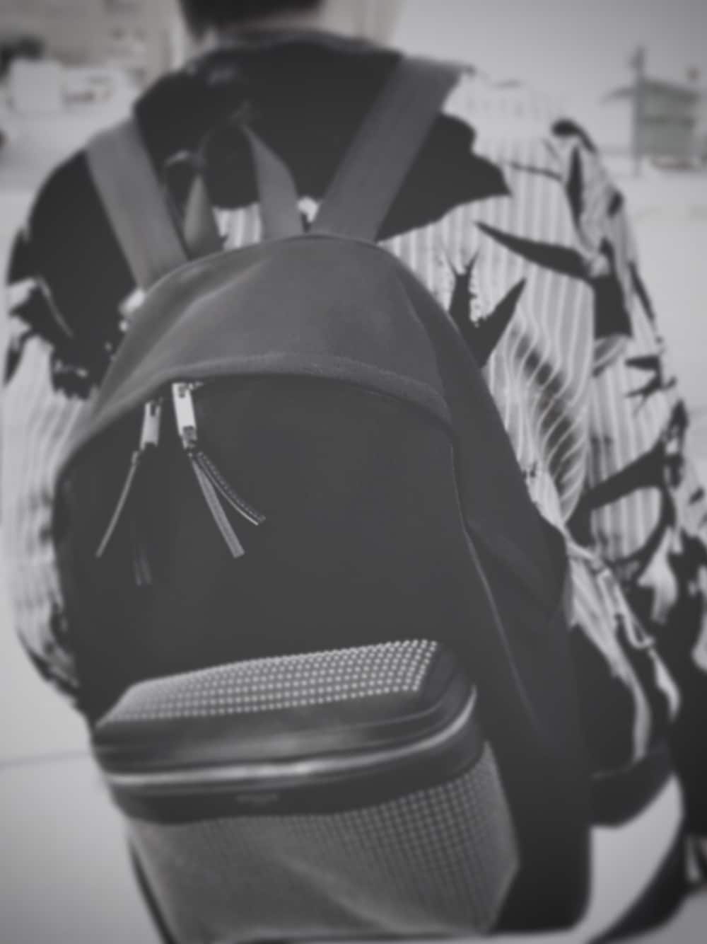 「prespring、Alexander McQueen、saint laurent paris、off white」｜「SAINT LAURENT PARISのアイテム（バックパック/リュック、ブラック系）」を使った、楓の絕倫さん（メンズ・175cm）の冬コーディネートの1枚目の写真
