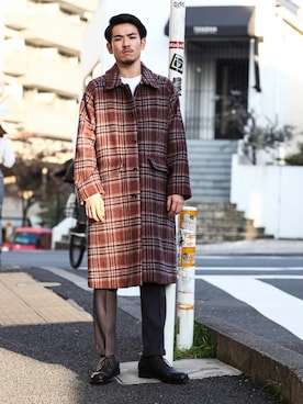 「秋冬」｜「アイテム（ステンカラーコート）」を使った、飯島葵さん（メンズ・176cm）の秋コーディネート