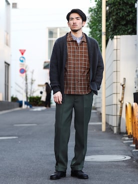 「アースカラー」｜「アイテム（カバーオール）」を使った、飯島葵さん（メンズ・176cm）の秋コーディネート