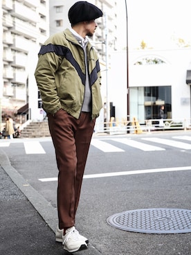 「アースカラー」｜「アイテム（ハンチング/ベレー帽）」を使った、飯島葵さん（メンズ・176cm）の冬コーディネート