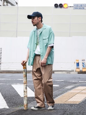 「アイテム（Tシャツ/カットソー、グリーン系）」を使った、飯島葵さん（メンズ・176cm）の春コーディネート