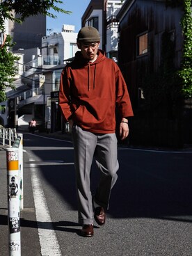 「ニットキャップ」｜「アイテム（スラックス）」を使った、飯島葵さん（メンズ・176cm）の春コーディネート