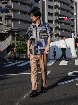 「アイテム（スラックス、ベージュ系）」を使った、飯島葵さん（メンズ・176cm）の夏コーディネート