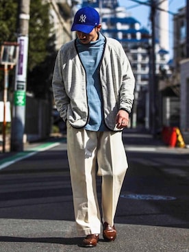 「アイテム（デニムパンツ、ベージュ系）」を使った、飯島葵さん（メンズ・176cm）の冬コーディネート