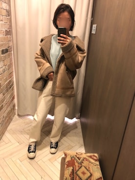 「ホワイトパンツ」｜「アイテム（ムートンコート）」を使った、ゆりえさん（レディース・162cm）の冬コーディネート