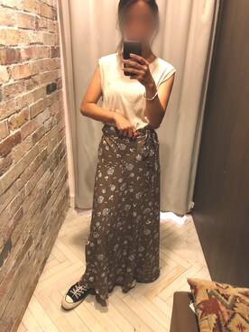 「Auntie Rosa Holiday（アンティローザホリデー）の【Holiday】リネンスラブノースリトップ（Tシャツ/カットソー）」を使った、ゆりえさん（レディース・162cm）の夏コーディネート