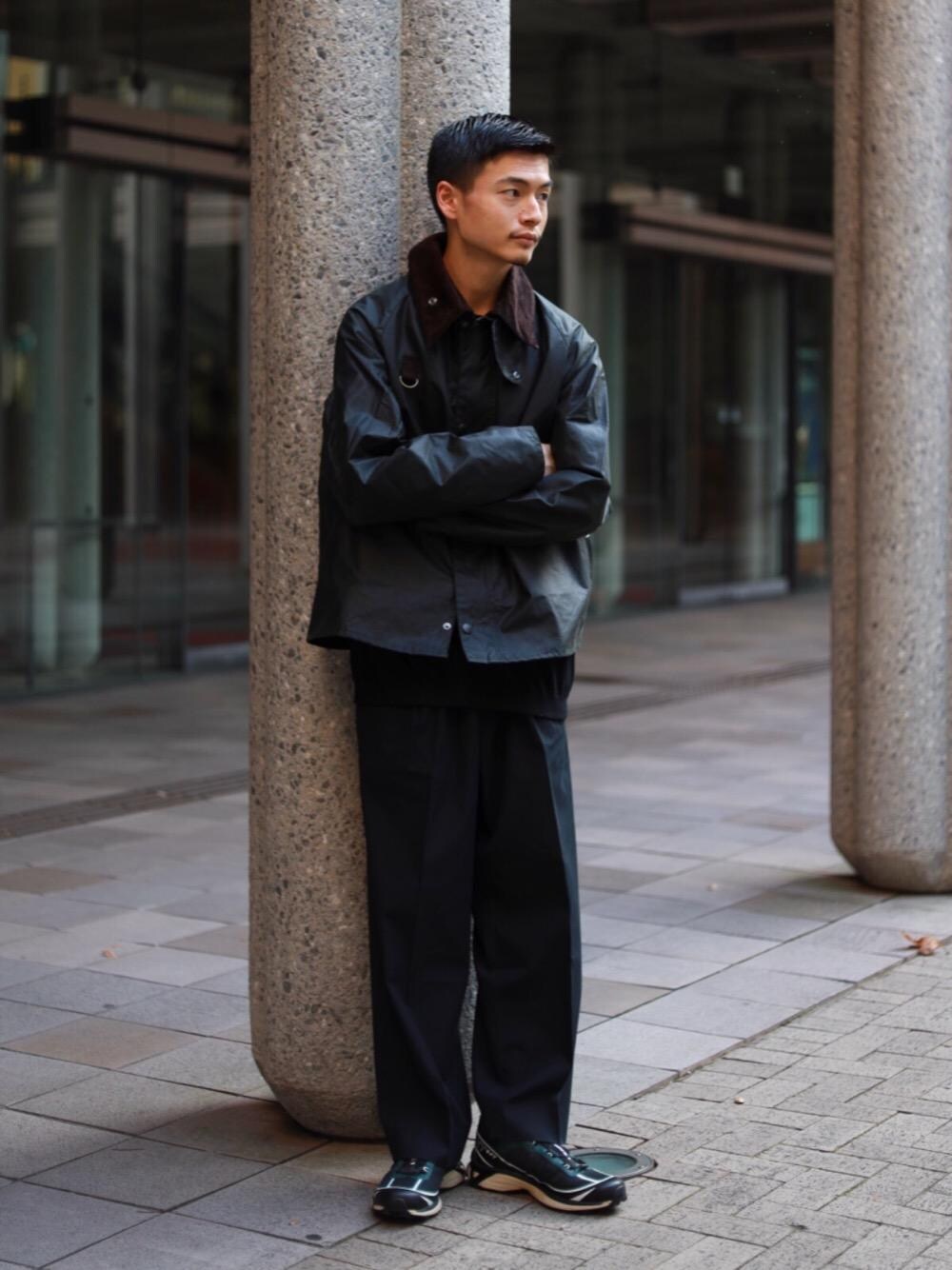 「RECOMMEND  ITEM STYLING、EXCLUTIVE ITEM STYLE、WIDE SILHOUETTE STYLE」｜「BEAUTY&YOUTH UNITED ARROWSのBY GIZA コットン リラックス ニット -ウォッシャブル- ：（ニット/セーター、ブラック系）」を使った、Ryo Tanakaさん（メンズ・174cm）の秋コーディネートの1枚目の写真