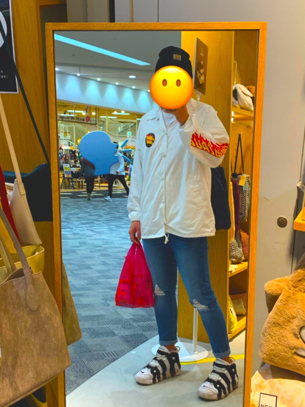 「サンタクルーズ、NIKE、carhartt、スキニーデニム、ストリート」｜「Carharttのアイテム（ニットキャップ/ビーニー、ブラック系）」を使った、yokotaさん（メンズ・175cm）の秋コーディネートの1枚目の写真