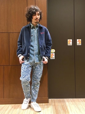 「デニムシャツ」｜「アイテム（スタジャン）」を使った、ikechanさん（メンズ・171cm）の春コーディネート