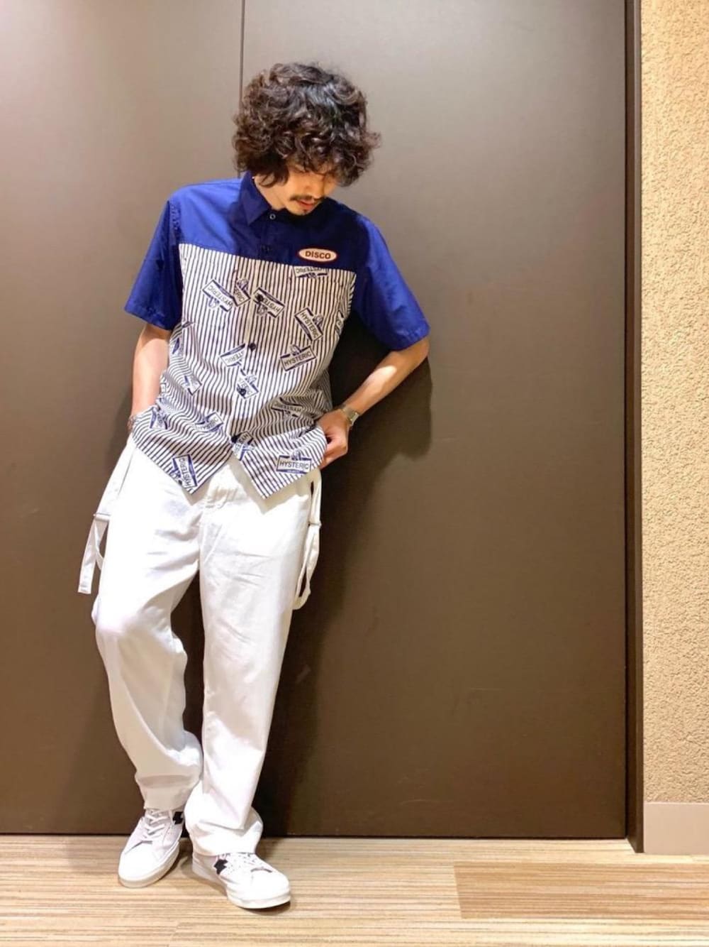 「スニーカー、シンプル、サスペンダー、ワーク、Hysteric Glamour、ワークパンツ、夏コーデ、ヒステリックグラマー、エンジニアシャツ」｜「HYSTERIC GLAMOURのCLASSIC ローカットスニーカー（スニーカー、ホワイト系）」を使った、ikechanさん（メンズ・171cm）の夏コーディネートの1枚目の写真