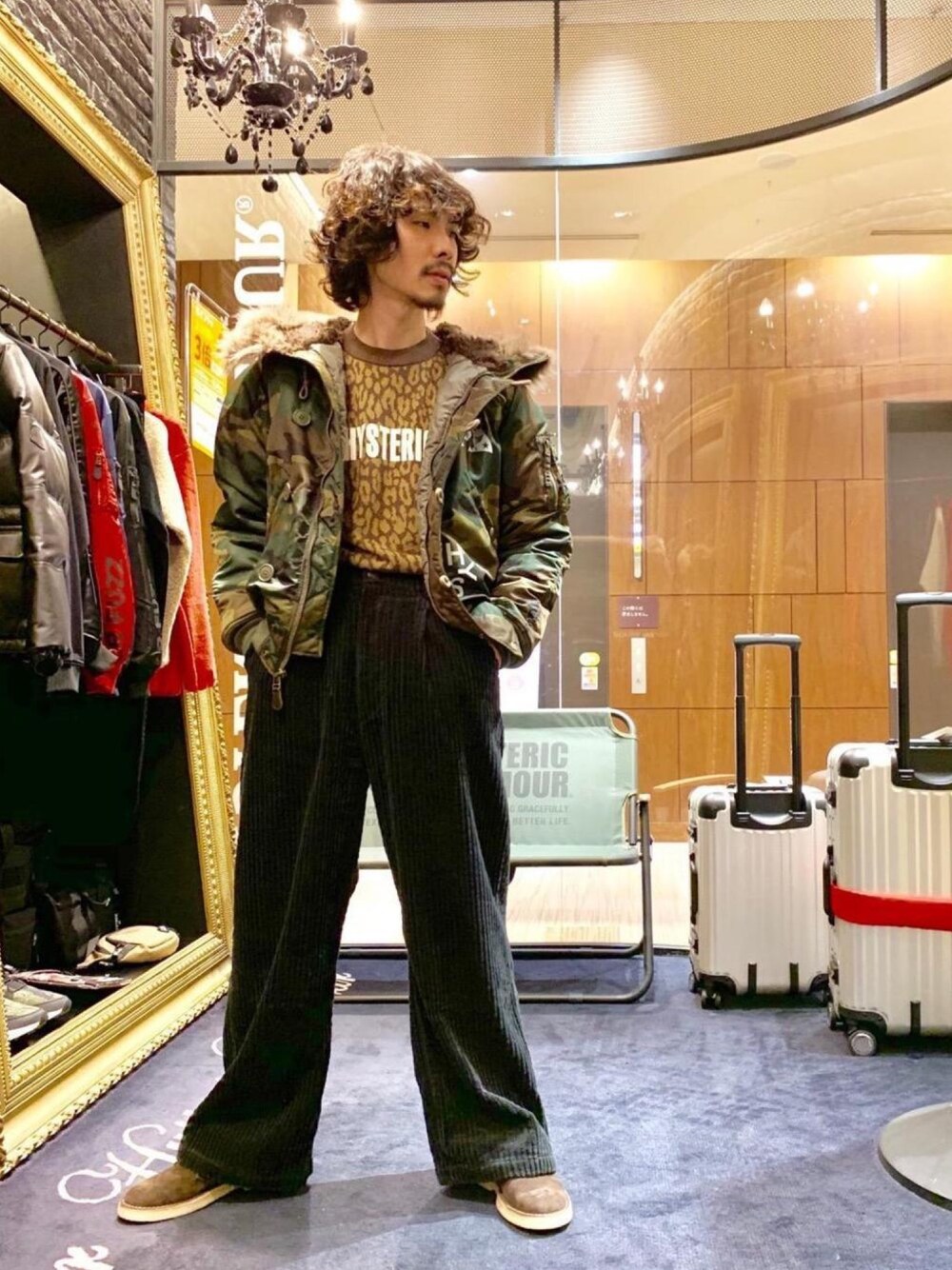 「ニット、レオパード、N-2B、迷彩、冬コーデ、コーデュロイパンツ、ワイドパンツ、Hysteric Glamour、プリマロフト、ヒステリックグラマー」｜「HYSTERIC GLAMOURのNPS×HYSTERIC/DESERT CHUKKAブーツ（ブーツ、ブラウン系）」を使った、ikechanさん（メンズ・171cm）の冬コーディネートの1枚目の写真