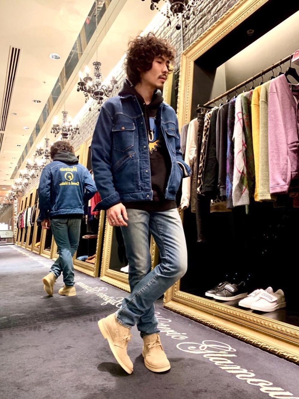 「デニム、パーカー、冬コーデ、Hysteric Glamour、デザートブーツ、デニムオンデニム、カジュアルコーデ、ヒステリックグラマー」｜「HYSTERIC GLAMOURのNPS×HYSTERIC/DESERT CHUKKAブーツ（ブーツ、ベージュ系）」を使った、ikechanさん（メンズ・171cm）の冬コーディネートの1枚目の写真