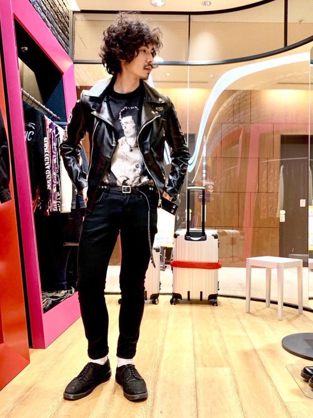 「スタッズ、ロック、Hysteric Glamour、春アウター、春コーデ、黒スキニー、ヒステリックグラマー、lewis leathers、レザーコーデ、パンクコーデ」｜「HYSTERIC GLAMOURのSTUDS ベルト（ベルト、ブラック系）」を使った、ikechanさん（メンズ・171cm）の春コーディネートの1枚目の写真