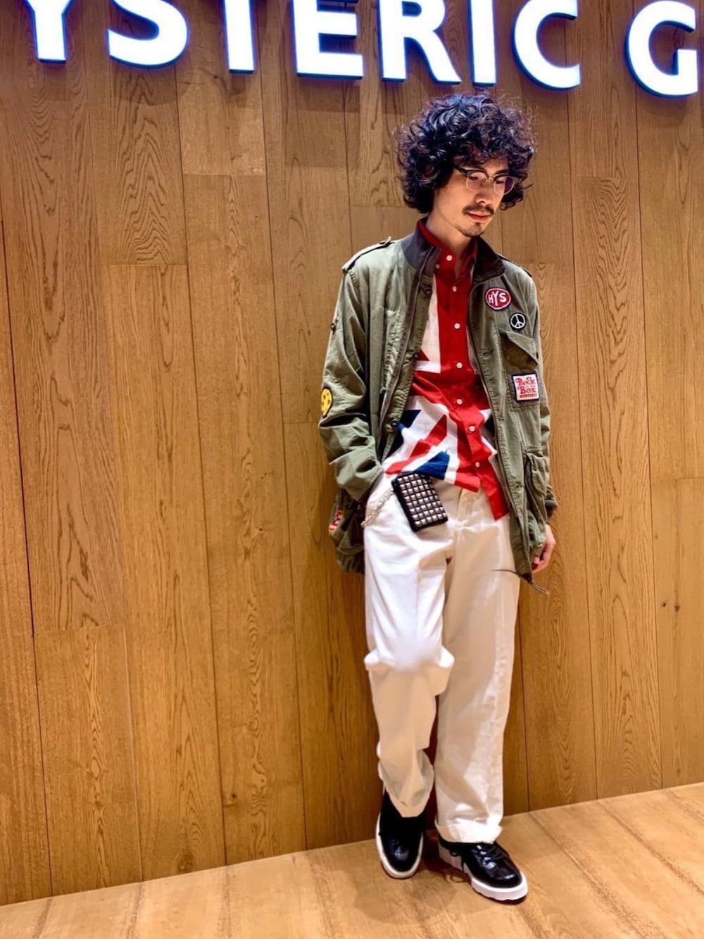 「ミリタリージャケット、ワイドパンツ、Hysteric Glamour、シャツコーデ、パンク、ヒステリックグラマー、秋コーデ、ロックコーデ、モッズコーデ、70'sコーデ」｜「HYSTERIC GLAMOURのWOMAN ON SKULL PICKウォレットチェーン（ウォレットチェーン、シルバー系）」を使った、ikechanさん（メンズ・171cm）の秋コーディネートの1枚目の写真