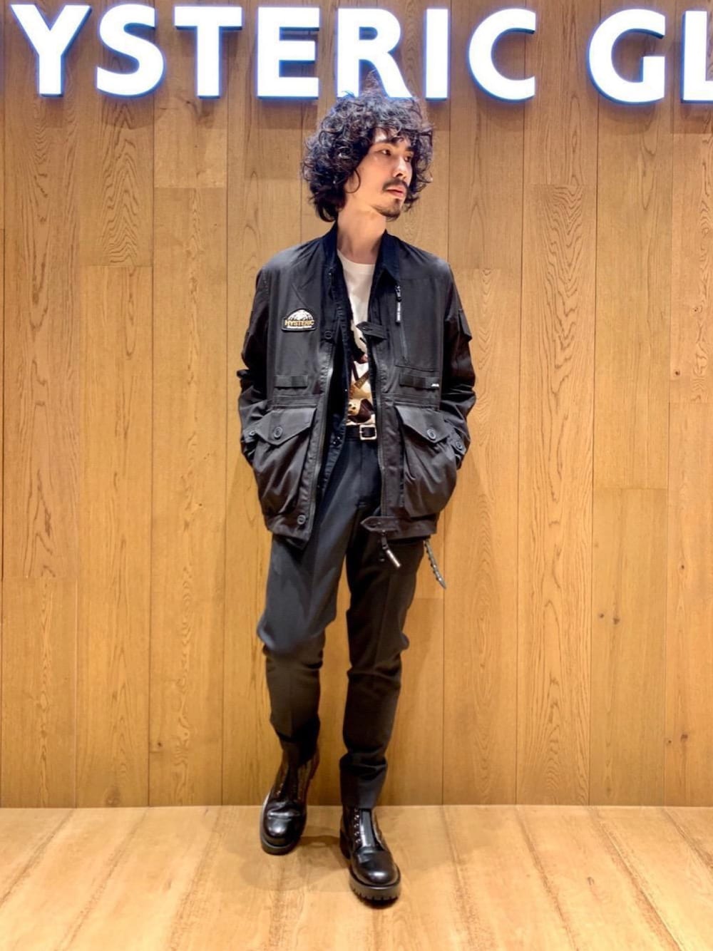 「Tシャツ、スラックス、Hysteric Glamour、ミリタリーシャツ、ノーカラージャケット、ヒステリックグラマー、秋コーデ、ミリタリーコーデ、コンバットブーツ、ロックコーデ」｜「HYSTERIC GLAMOURのEYELETS COMBAT ブーツ（ブーツ、ブラック系）」を使った、ikechanさん（メンズ・171cm）の秋コーディネートの1枚目の写真