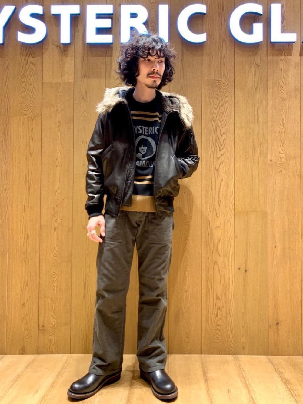 「ニット、ブーツ、N-2B、レザージャケット、冬コーデ、コーデュロイパンツ、Hysteric Glamour、ヒステリックグラマー、ブーツカット、アメカジコーデ」｜「HYSTERIC GLAMOURのカウレザー N-2B JK（ブルゾン、ブラック系）」を使った、ikechanさん（メンズ・171cm）の秋コーディネートの1枚目の写真