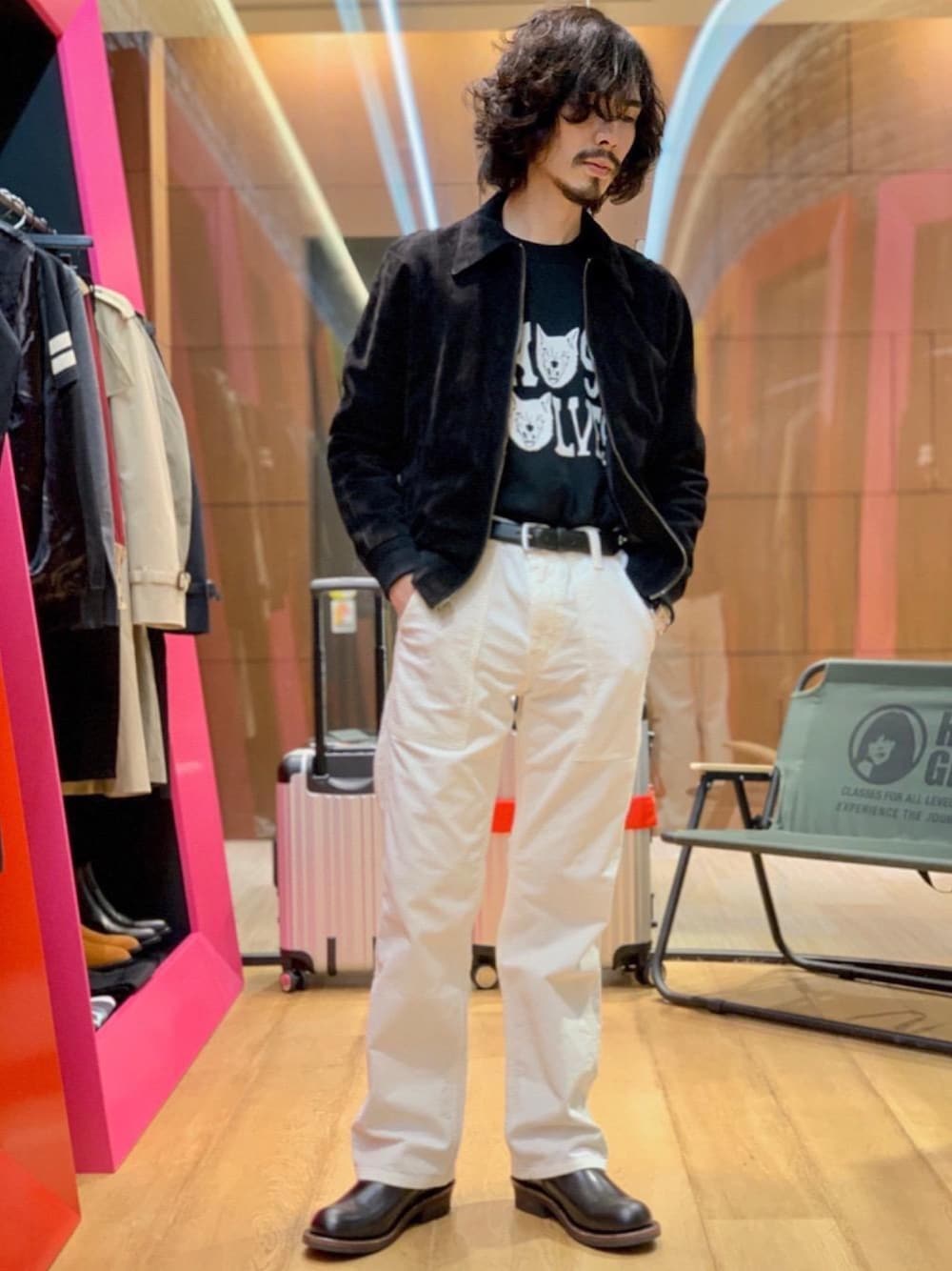 「ニット、ブーツ、レザージャケット、冬コーデ、コーデュロイパンツ、スウェード、Hysteric Glamour、モノトーンコーデ、ヒステリックグラマー、ロックコーデ」｜「HYSTERIC GLAMOURのSIMPLE STUDSベルト（ベルト、ブラック系）」を使った、ikechanさん（メンズ・171cm）の冬コーディネートの1枚目の写真