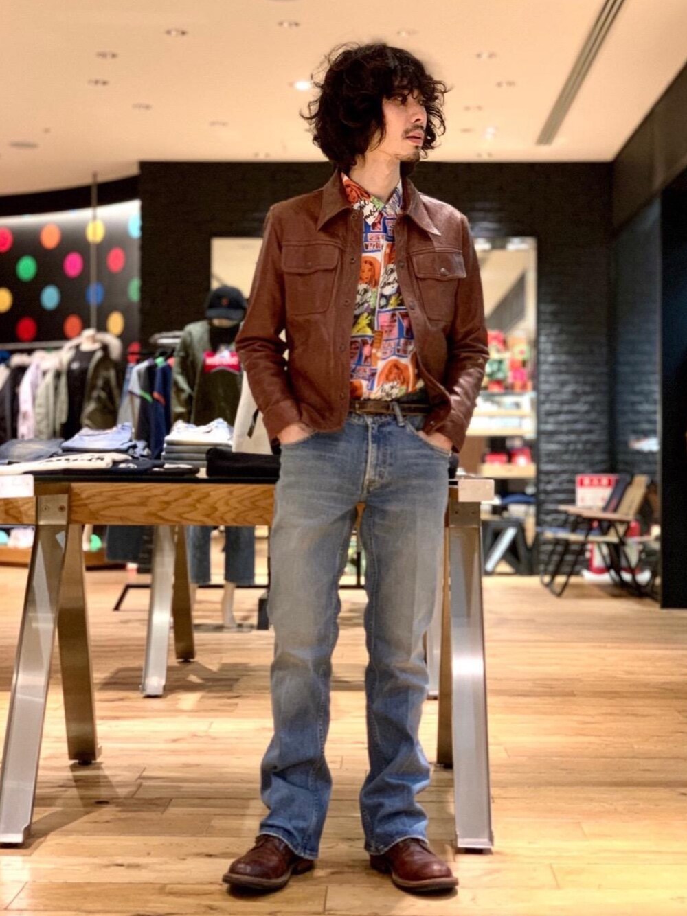 「デニム、レザージャケット、総柄、Hysteric Glamour、ヒステリックグラマー、レーヨンシャツ、ブーツカット、アメカジコーデ、90'Sコーデ」｜「HYSTERIC GLAMOURのラムレザー アビエータージャケット（その他アウター、ブラウン系）」を使った、ikechanさん（メンズ・171cm）の冬コーディネートの1枚目の写真