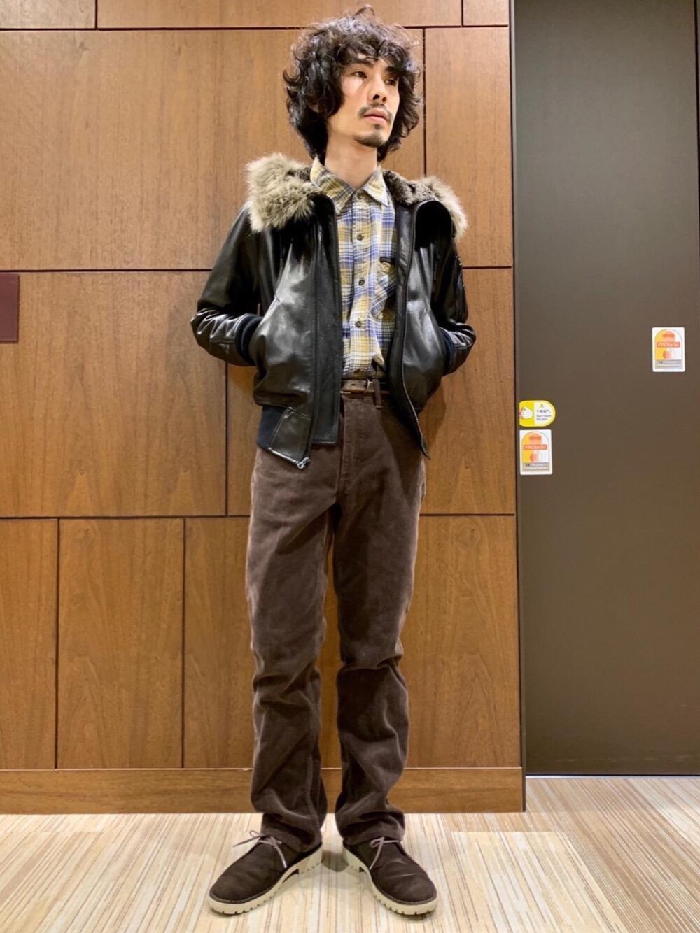 「N-2B、レザージャケット、チェックシャツ、ネルシャツ、冬コーデ、コーデュロイパンツ、Hysteric Glamour、ヒステリックグラマー、アメカジコーデ、thee hysteric xxx」｜「HYSTERIC GLAMOURのカウレザー N-2B JK（ブルゾン、ブラック系）」を使った、ikechanさん（メンズ・171cm）の冬コーディネートの1枚目の写真