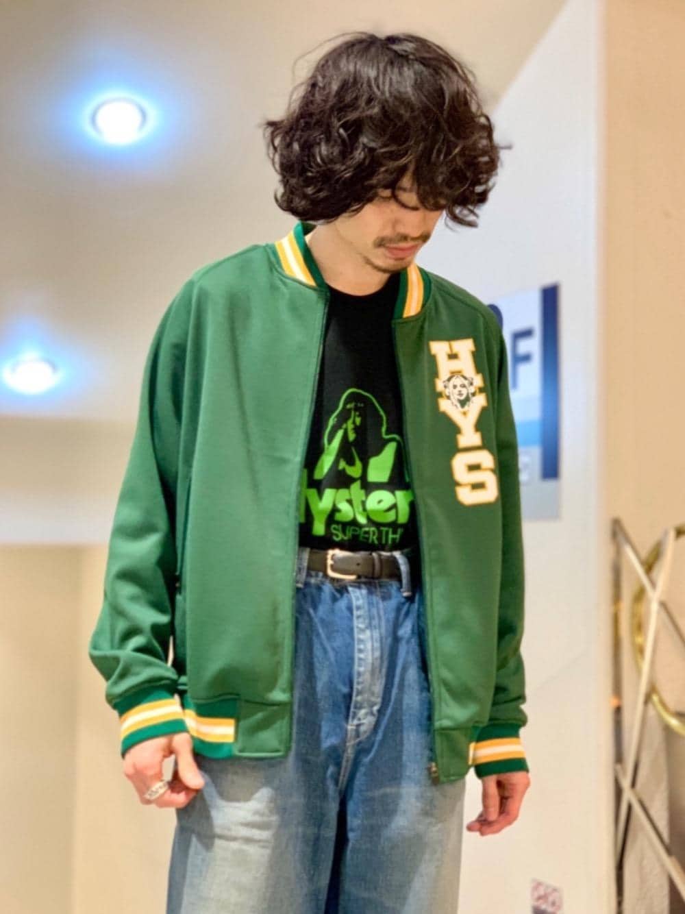 「ジャージ、ペインターパンツ、ヒステリックグラマー、アメカジコーデ、でにむ、春こーで、hysteric glamour、Ｔシャツ」｜「HYSTERIC GLAMOURのSOUND LABアップリケ ジャージ（ジャージ、グリーン系）」を使った、ikechanさん（メンズ・171cm）の春コーディネートの1枚目の写真