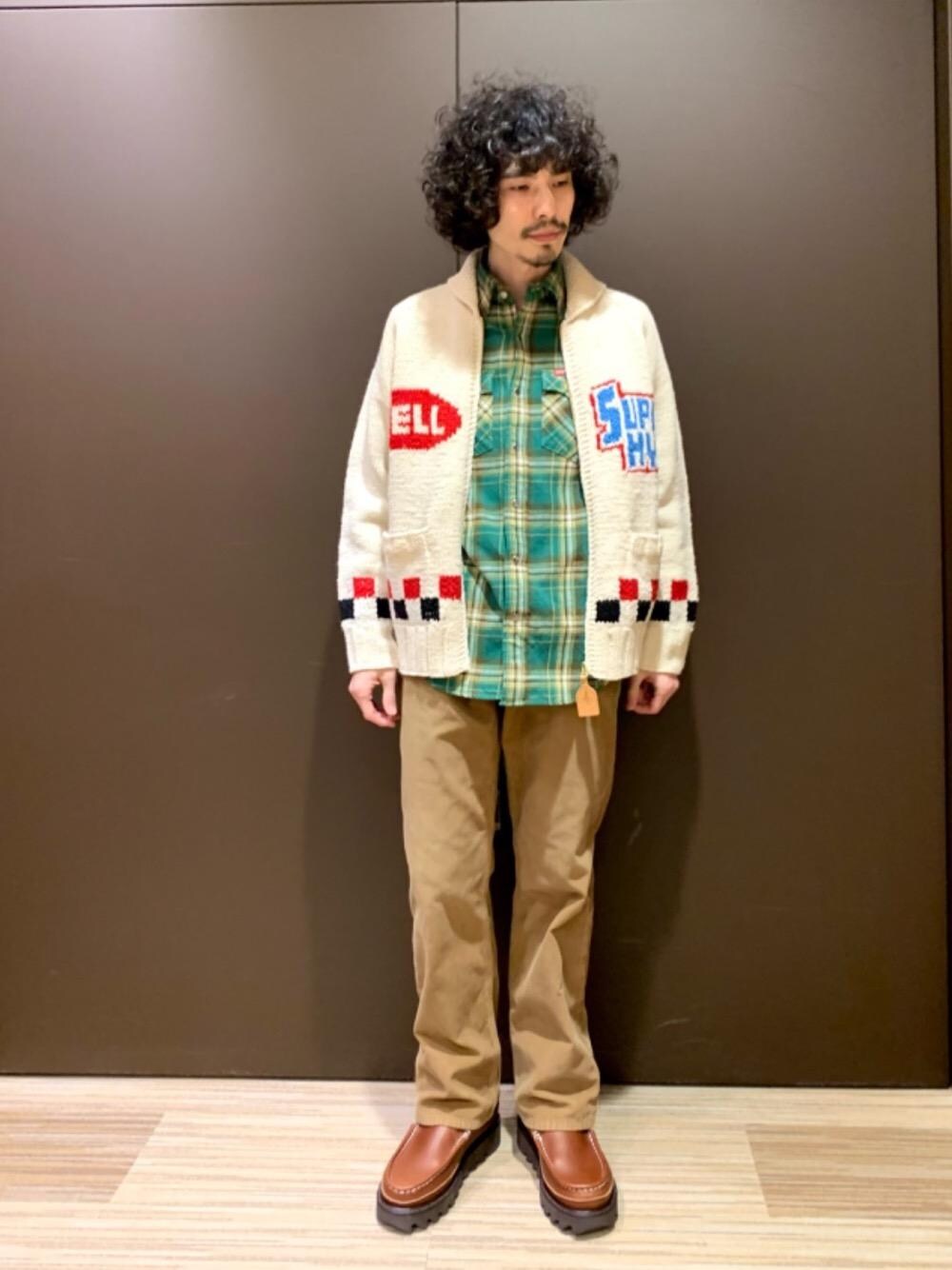 「チェックシャツ、冬コーデ、コーデュロイパンツ、カウチン、ヒステリックグラマー、ブーツカット、hysteric glamour、あめかじ、ブーツ　、にっと」｜「HYSTERIC GLAMOURのSNAKE LOOP モカシンブーツ（ブーツ、ブラウン系）」を使った、ikechanさん（メンズ・171cm）の秋コーディネートの1枚目の写真