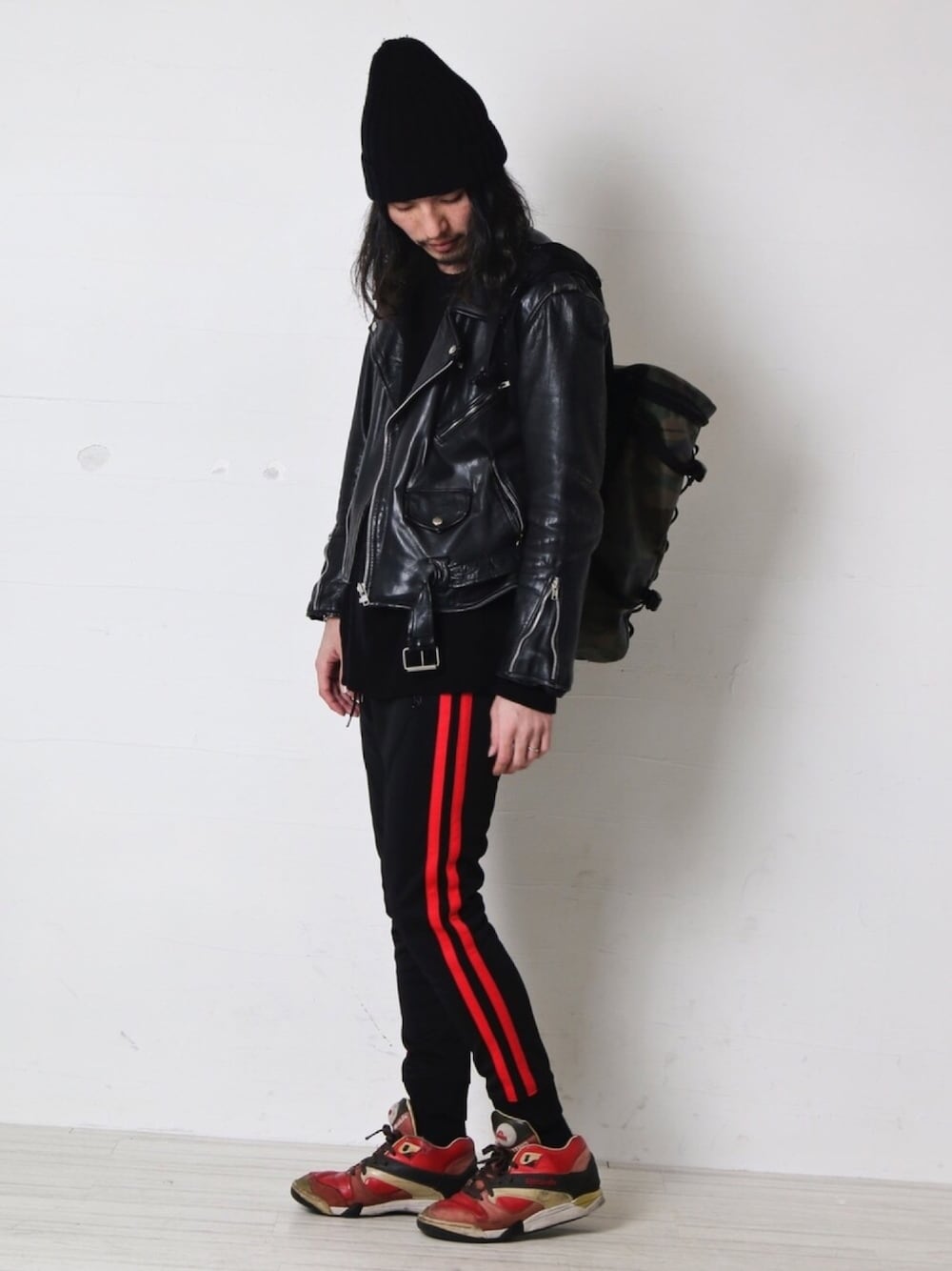 「ライダース、reebok、ストリート、トラックパンツ、Maison Martin Margiela、ツートンカラー、ストリートMIX、ロン毛、improves」｜「improvesの止水ジップライントラックパンツ（その他パンツ、ブラック系）」を使った、Ta2yaさん（メンズ・183cm）の冬コーディネートの1枚目の写真