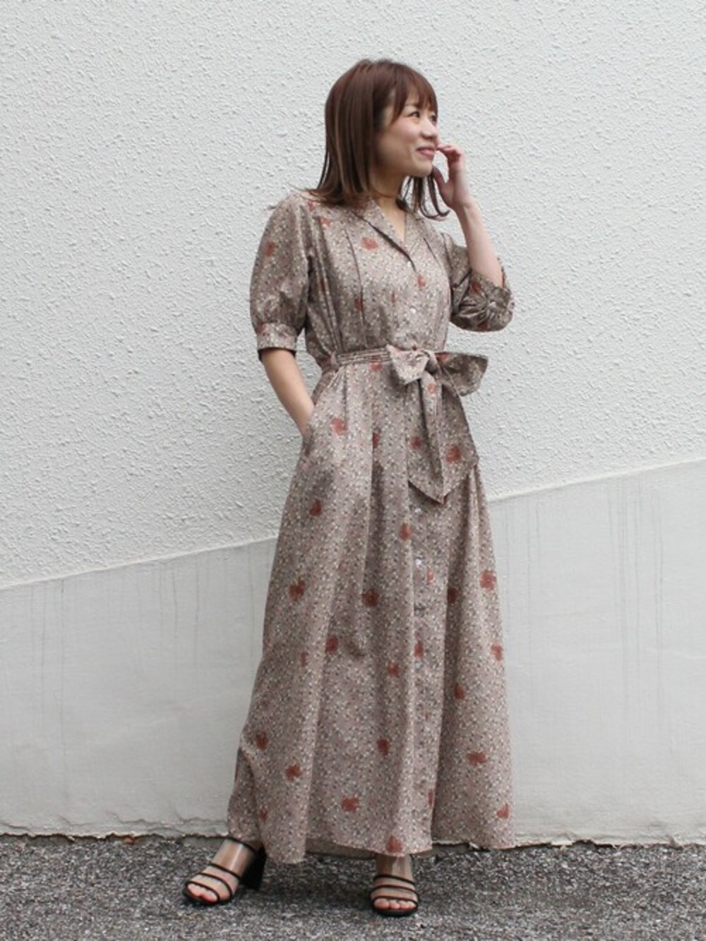 「ワンピース、ワントーンコーデ、ベージュ、コラボ、ナチュラル、サンダル、春コーデ、花柄ワンピース、ドロシーズ(DRWCYS)、DRWCYS」｜「DRWCYSの【安田美沙子×DRWCYS】ヴィンテージフラワーワンピース（シャツワンピース、ベージュ系）」を使った、MIDORIさん（レディース・155cm）の冬コーディネートの1枚目の写真