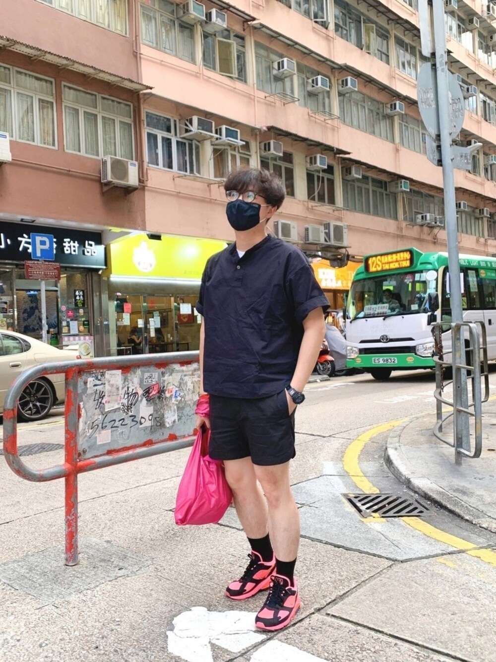 「ootd、夏、日系極簡、基礎款、pink、black、onsomediary、Onsomeboy、簡約、Hong Kong」｜「MUJI Laboのアイテム（トップス、ブルー系）」を使った、Onsomeboy | 安森仔さん（メンズ・170cm）の夏コーディネートの1枚目の写真