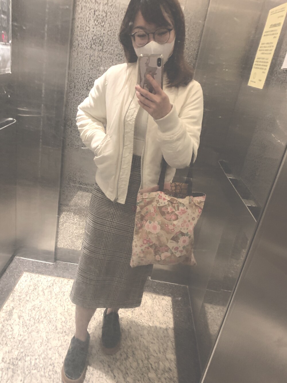 「UNIQLOのアイテム（ライダースジャケット、ホワイト系）」を使った、ねこさん（レディース・149cm）の春コーディネートの1枚目の写真