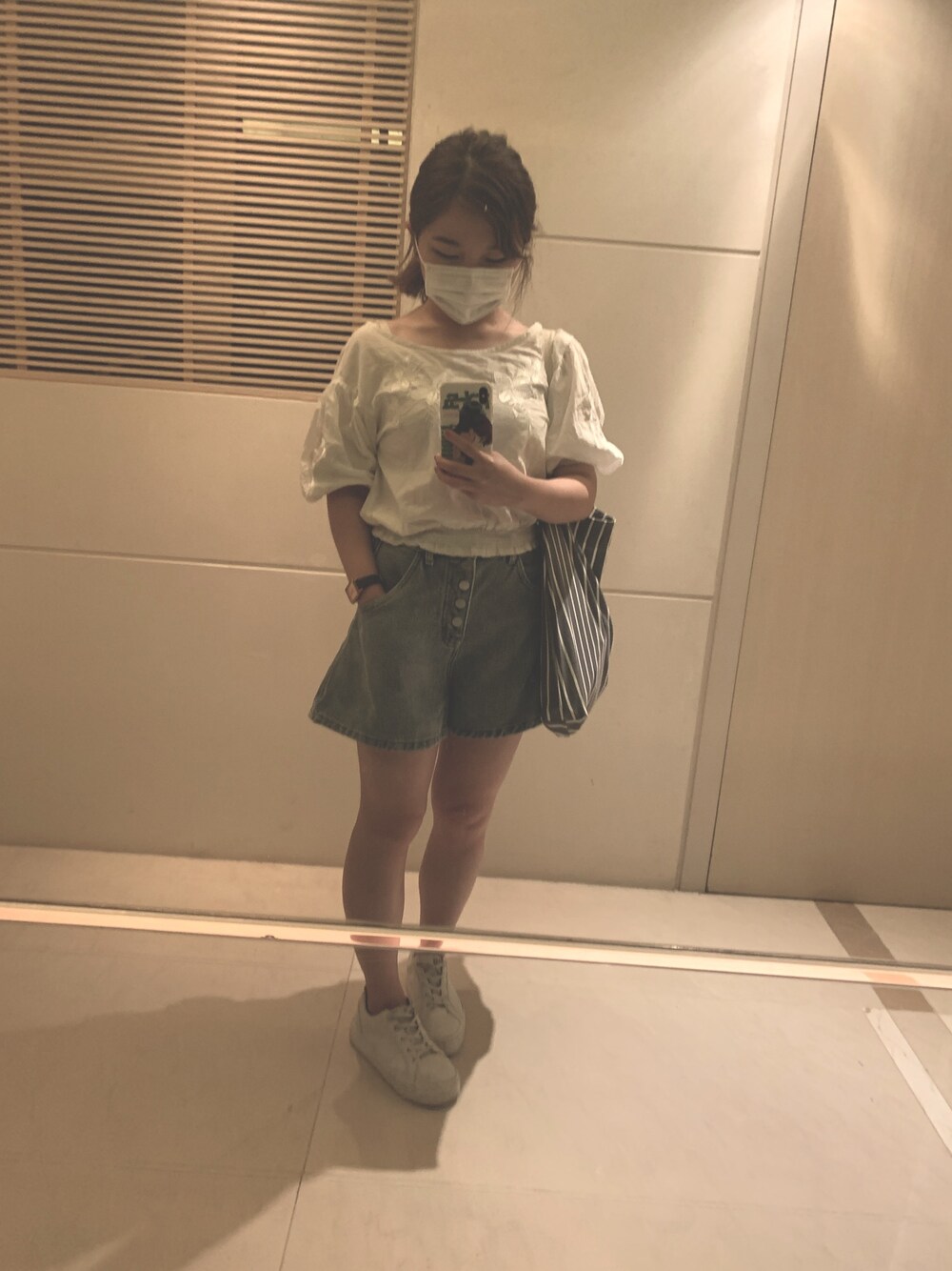 「PULL&BEARのアイテム（スニーカー、ホワイト系）」を使った、ねこさん（レディース・149cm）の夏コーディネートの1枚目の写真