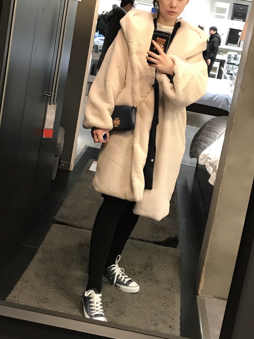 「CONVERSEのCONVERSE コンバース ALL STAR OX オールスター オックス（スニーカー、ホワイト系）」を使った、sophiaさん（レディース・162cm）の冬コーディネートの1枚目の写真