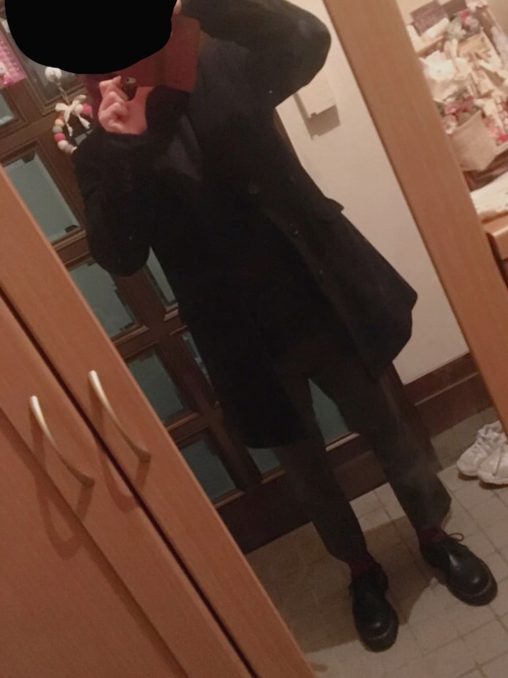 「カジュアル」｜「HERE'Sのアイテム（チェスターコート、ブラック系）」を使った、yukiさん（メンズ・168cm）の冬コーディネートの1枚目の写真