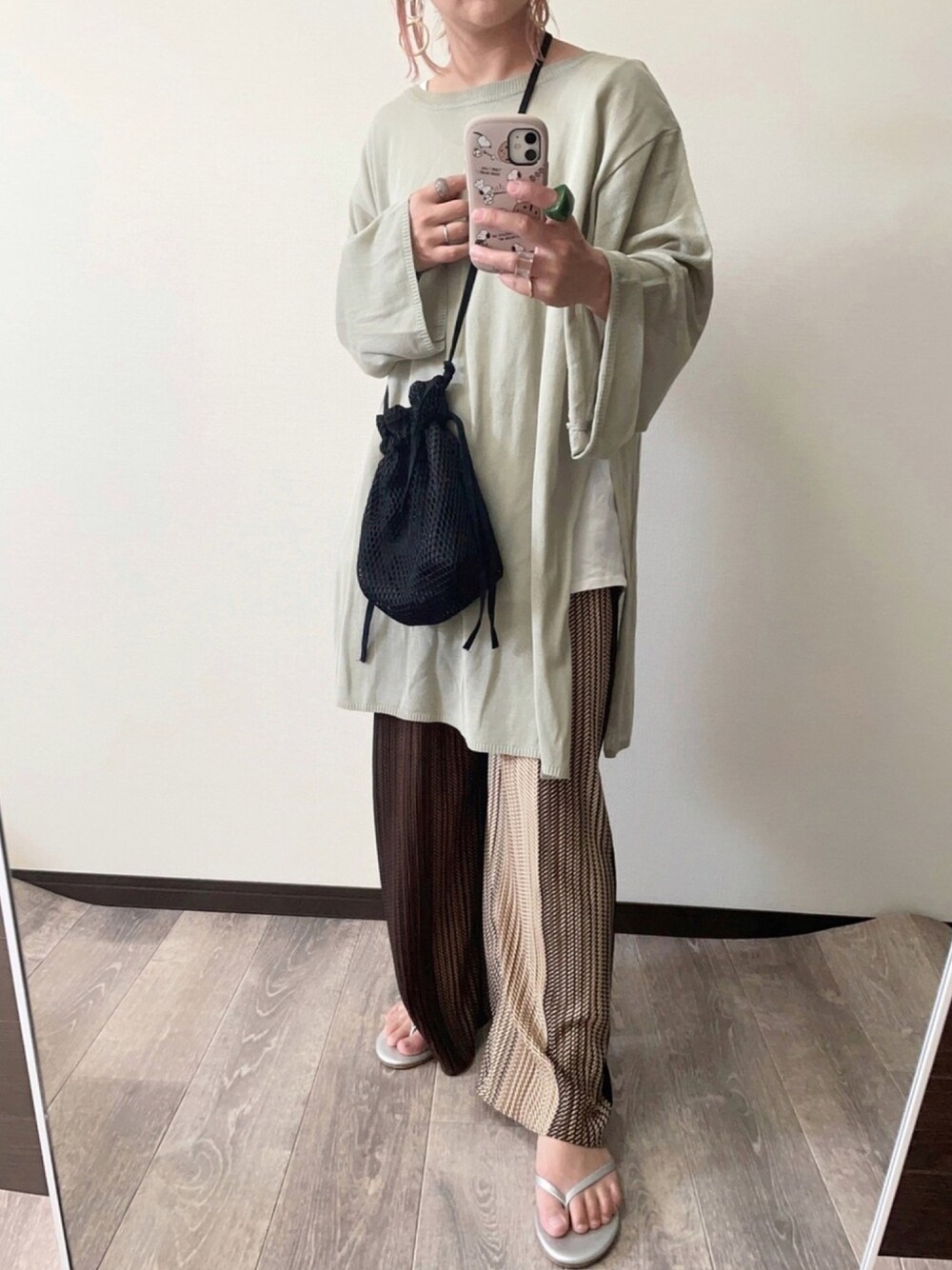 「春夏コーデ、サマーニット、ストライプパンツ、巾着バッグ」｜「Chich&Sallyのアイテム（Tシャツ/カットソー、グリーン系）」を使った、きな☆ki_naさん（レディース・153cm）の春コーディネートの1枚目の写真