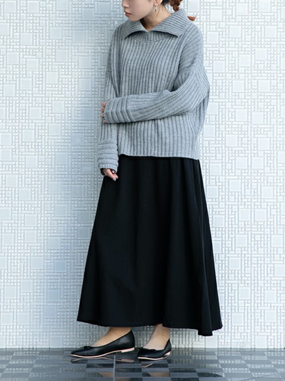 「ニット、スカート、ロングスカート、２ＷＡＹ、モード、リブニット、titivate、ワイドシルエット、miette、miette_style」｜「mietteの前後2wayﾜｲﾄﾞﾆｯﾄﾌﾟﾙｵｰﾊﾞｰ（ニット/セーター、グレー系）」を使った、mietteさん（レディース・150cm）の秋コーディネートの1枚目の写真