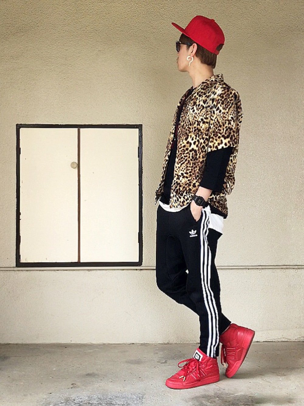 その他のシャツ/ブラウス、ブラック系のTシャツ/カットソー、ホワイト系のタンクトップを着用したメンズの夏コーディネートの1枚目の写真