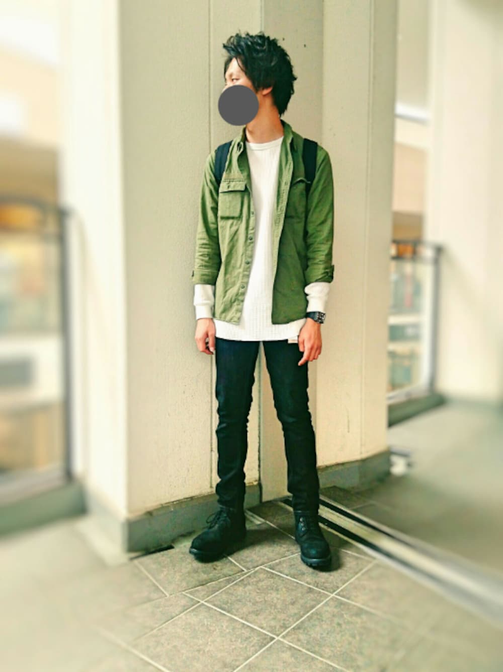 「カジュアル、streetstyle、ミリタリー、ティンバーランド、スキニーデニム、ブラック、カーキ、ブーツ」｜「TimberlandのTimberland 6INCH PREMIUM BOOT（ブーツ、ブラック系）」を使った、biwakenさん（メンズ・183cm）の春コーディネートの1枚目の写真