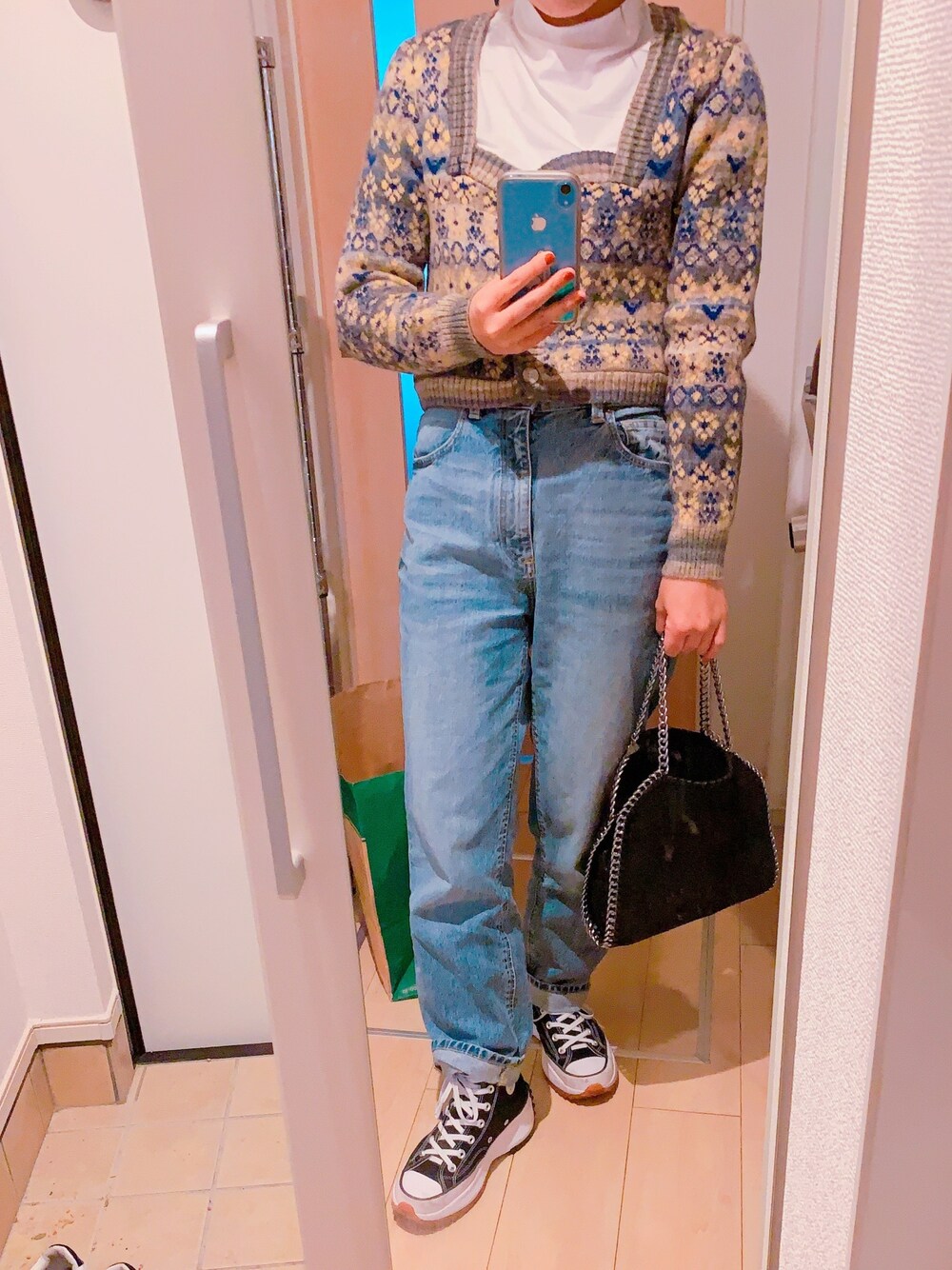 「今日のコーデ、ZARA、ジャカードニットカーディガン、runstarhike、converse、カジュアル、カーディガン、GU」｜「GUのアイテム（デニムパンツ、ブルー系）」を使った、みっさーさん（レディース・157cm）の冬コーディネートの1枚目の写真