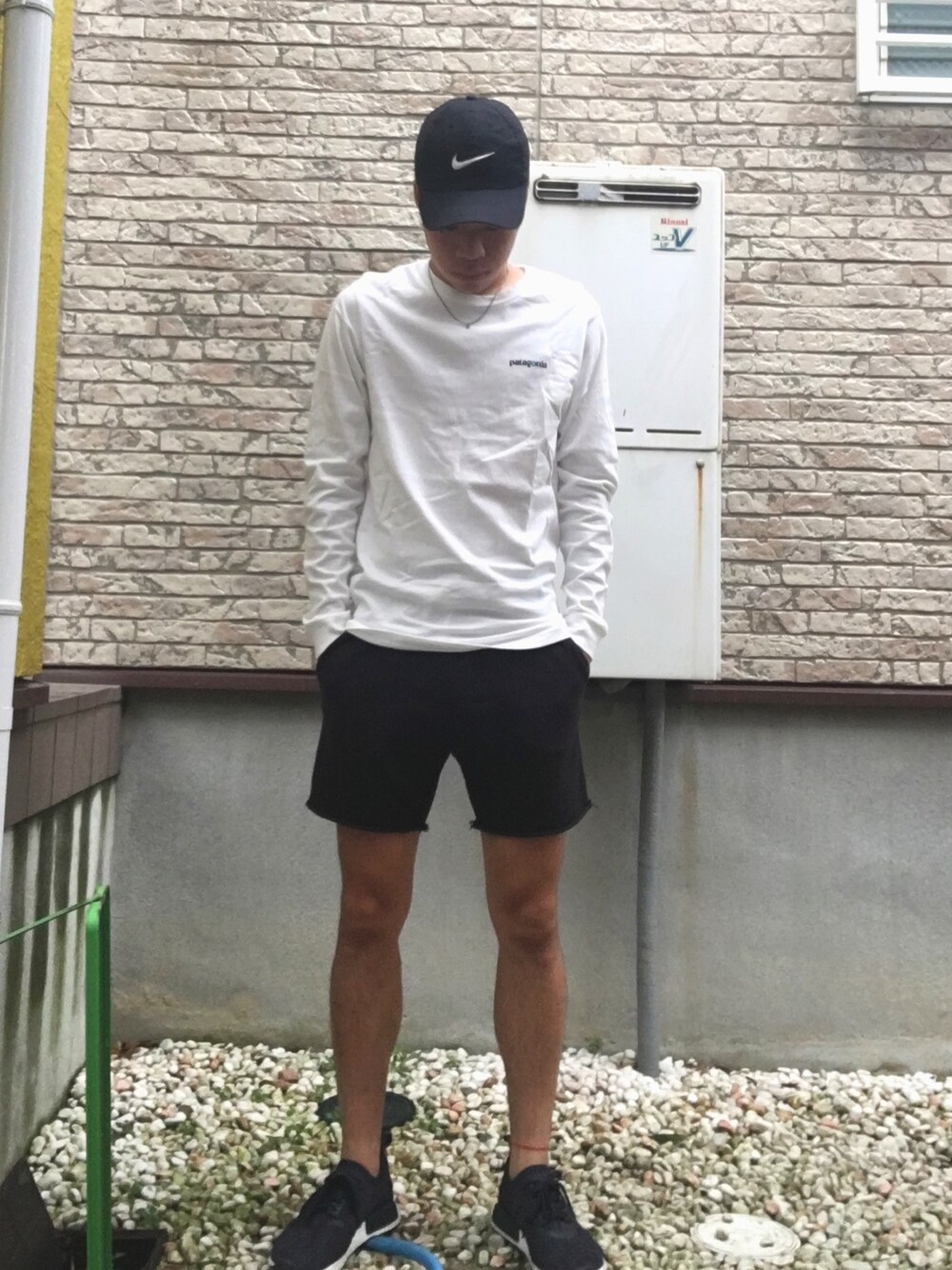 「シンプルコーデ、ラフ、patagonia、H&M、アディダスオリジナルス、NMD、スニーカー、ロンT、キャップ、NIKE」｜「patagoniaのPatagonia　MEN'S P-6 LOGO POKET T-SHIRTS（Tシャツ/カットソー、ホワイト系）」を使った、もてぃすけさん（メンズ・168cm）の夏コーディネートの1枚目の写真