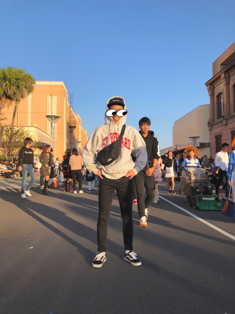 「シンプルコーデ、カジュアル、supreme、REVERSE WEAVE、ストリート、ラフ、スニーカー、キャップ、THE NORTH FACE、Champion」｜「Supreme のアイテム（キャップ、ブラック系）」を使った、もてぃすけさん（メンズ・168cm）の秋コーディネートの1枚目の写真