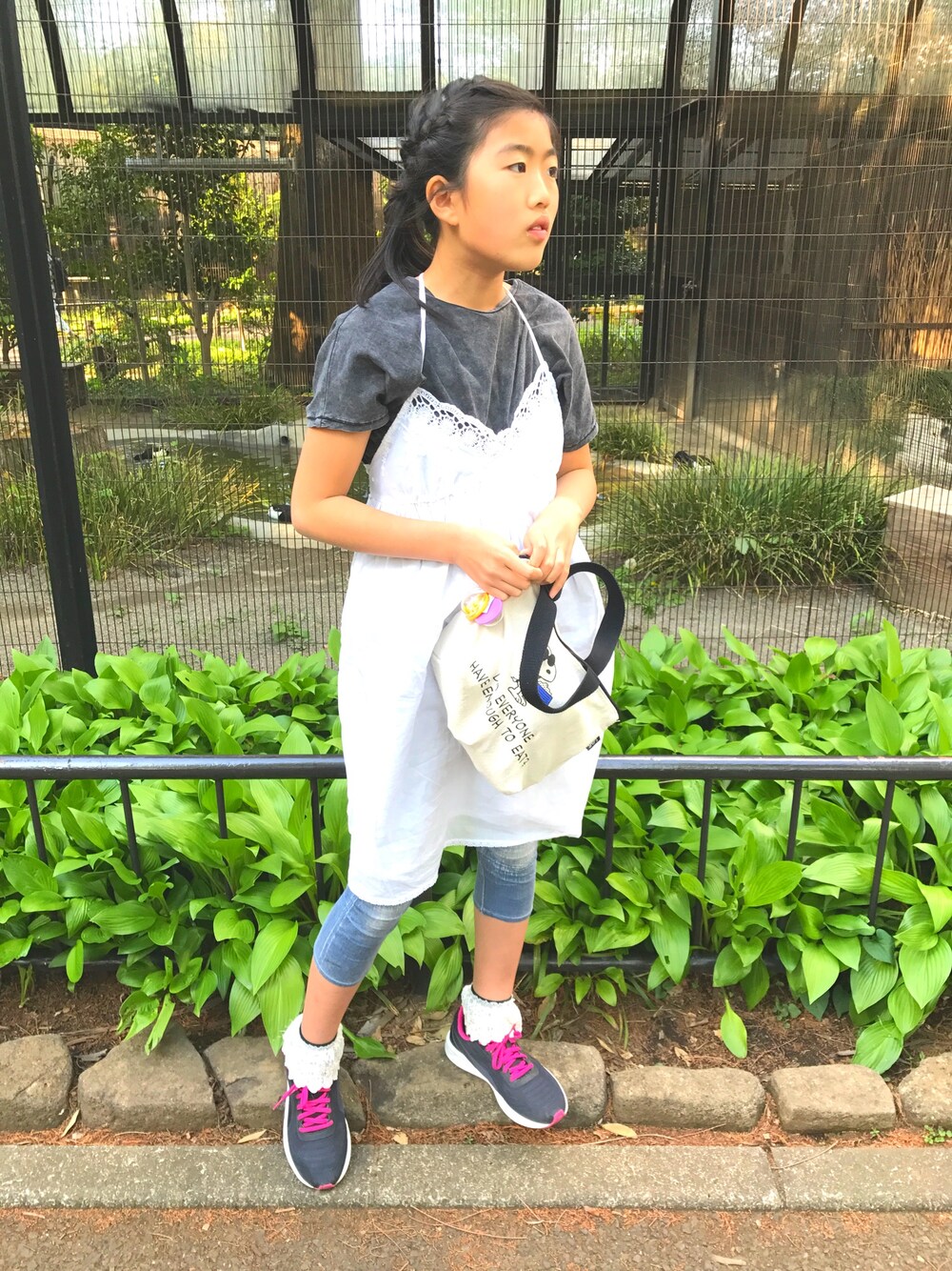 「キッズファッション、女の子、休日コーデ、井の頭公園」｜「ZARAのアイテム（Tシャツ/カットソー、ブラック系）」を使った、H/Sさん（キッズ・141cm）の春コーディネートの1枚目の写真