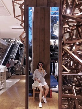 「アイテム（インテリア雑貨、ブラウン系）」を使った、奈奈稚さん（レディース・150cm）の春コーディネート