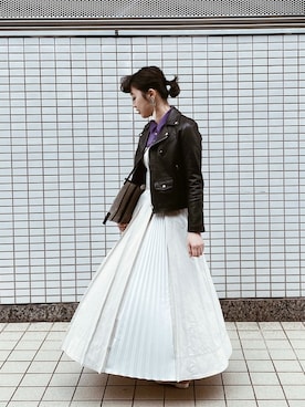 「デニムワンピース」｜「アイテム（ライダースジャケット）」を使った、AYAKA_OBARAさん（レディース・165cm）の春コーディネート