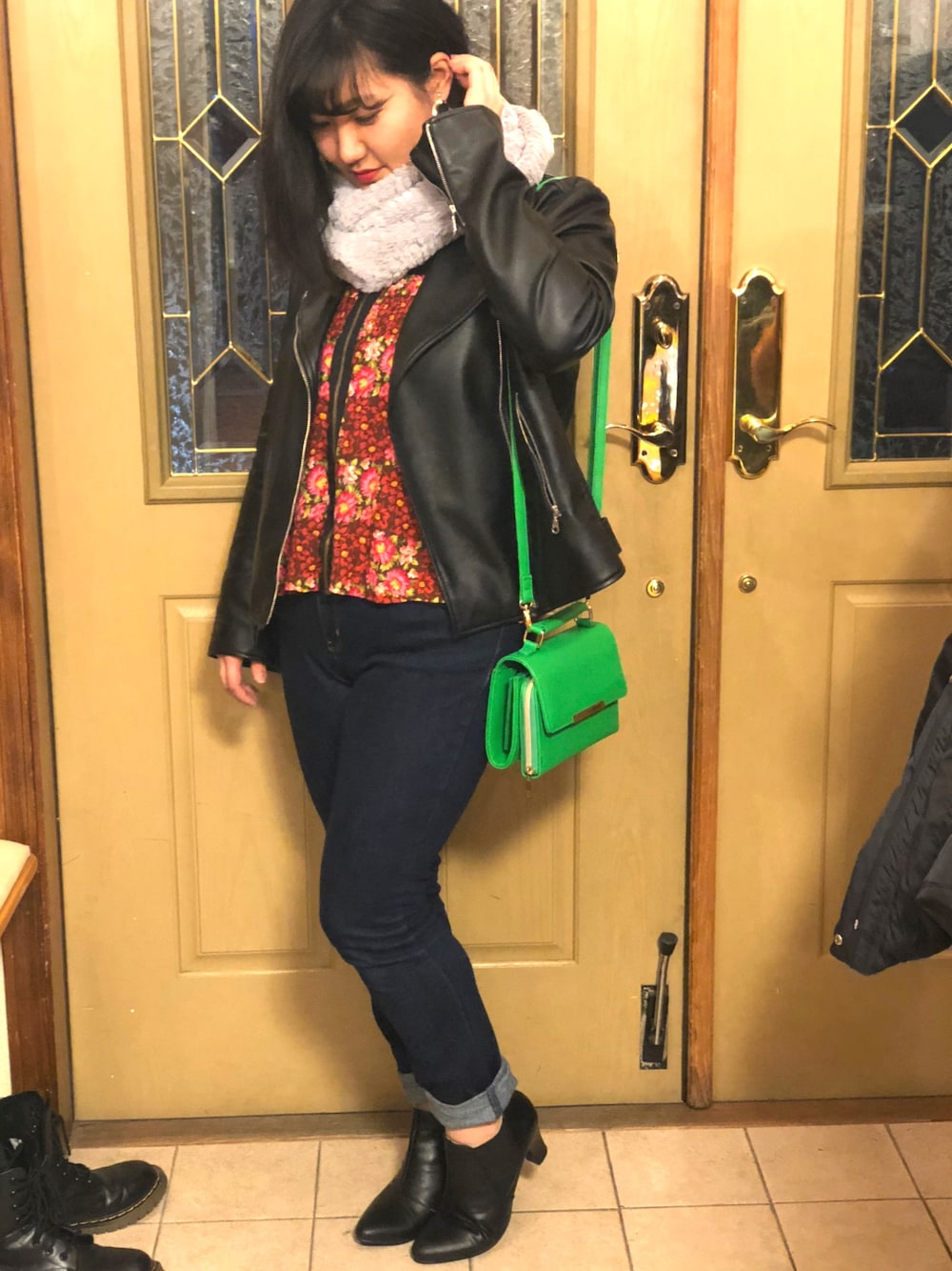 「GU、古着、スカート、花柄、デニム、ライダースジャケット、黒、BAG、緑、アメリカン」｜「GUの（GU）ＷＯＭＥＮショートブーツ（シューズ、ブラック系）」を使った、이즈미♡さん（レディース・158cm）の冬コーディネートの1枚目の写真